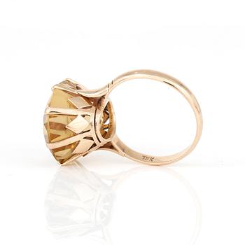 RING, 18K guld med citrin ca 12.35 ct. Total vikt 6,30 gram.