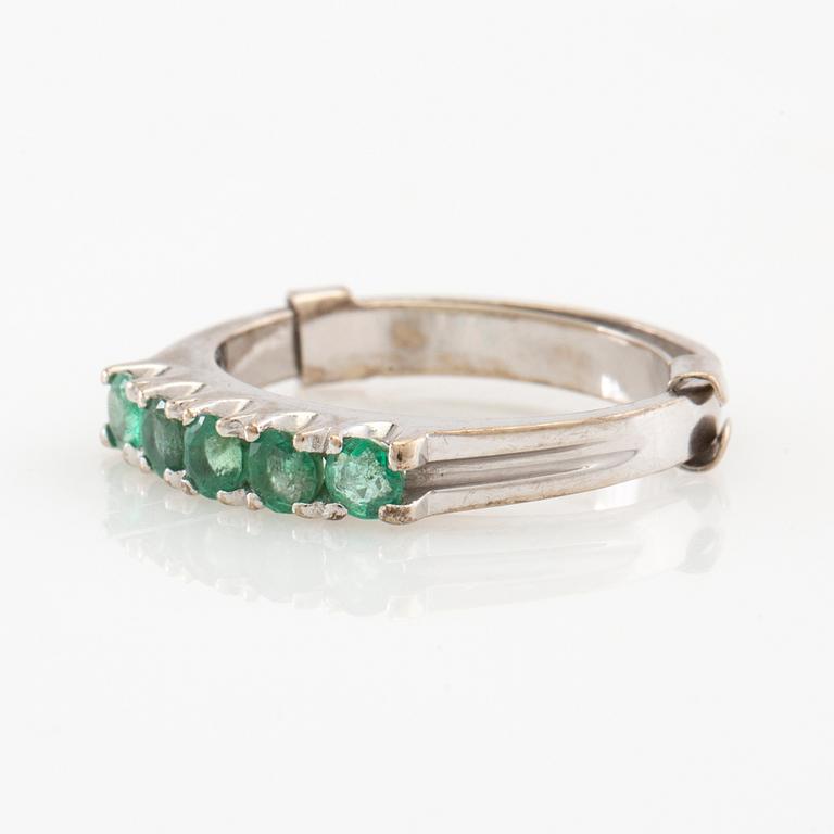 Ring 14K white gold with faceted emeralds.