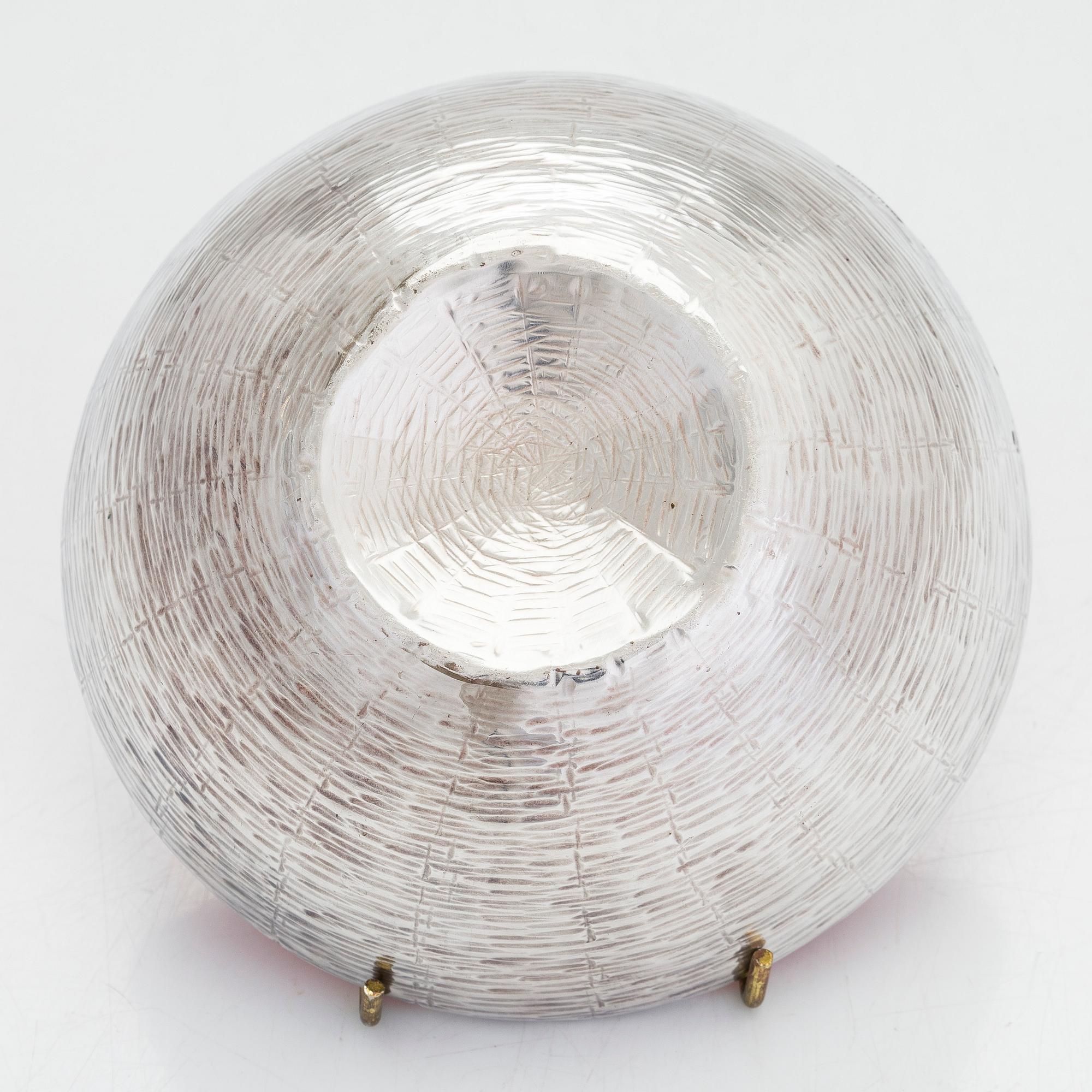 Eva Hidström, skål, silver, emalj, Kultakeskus, Tavastehus 1973.