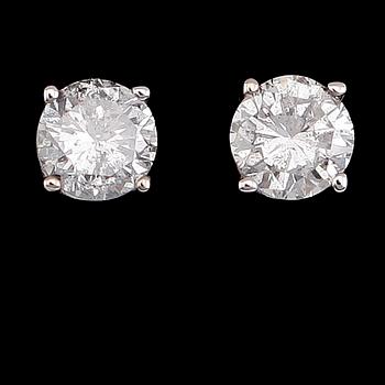 ÖRHÄNGEN, 1 par, 14 k vitguld, solitära briljantslipade diamanter tot ca 0.40 ct.