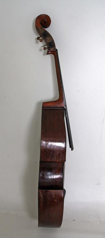 KONTRABAS.