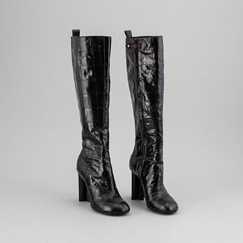 LOUIS VUITTON, a pair of letaher boots, size 37.
