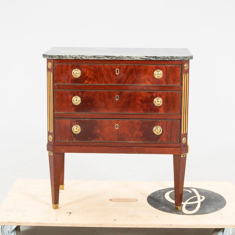 Chest of drawers in late Gustavian style, second half of the 20th century.
