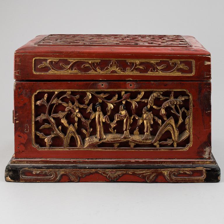 A large red lacquered Chinese box Qing dynasty, 19th century.