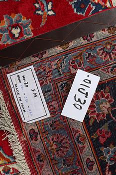A carpet, Kashan, ca 380 x 280 cm.