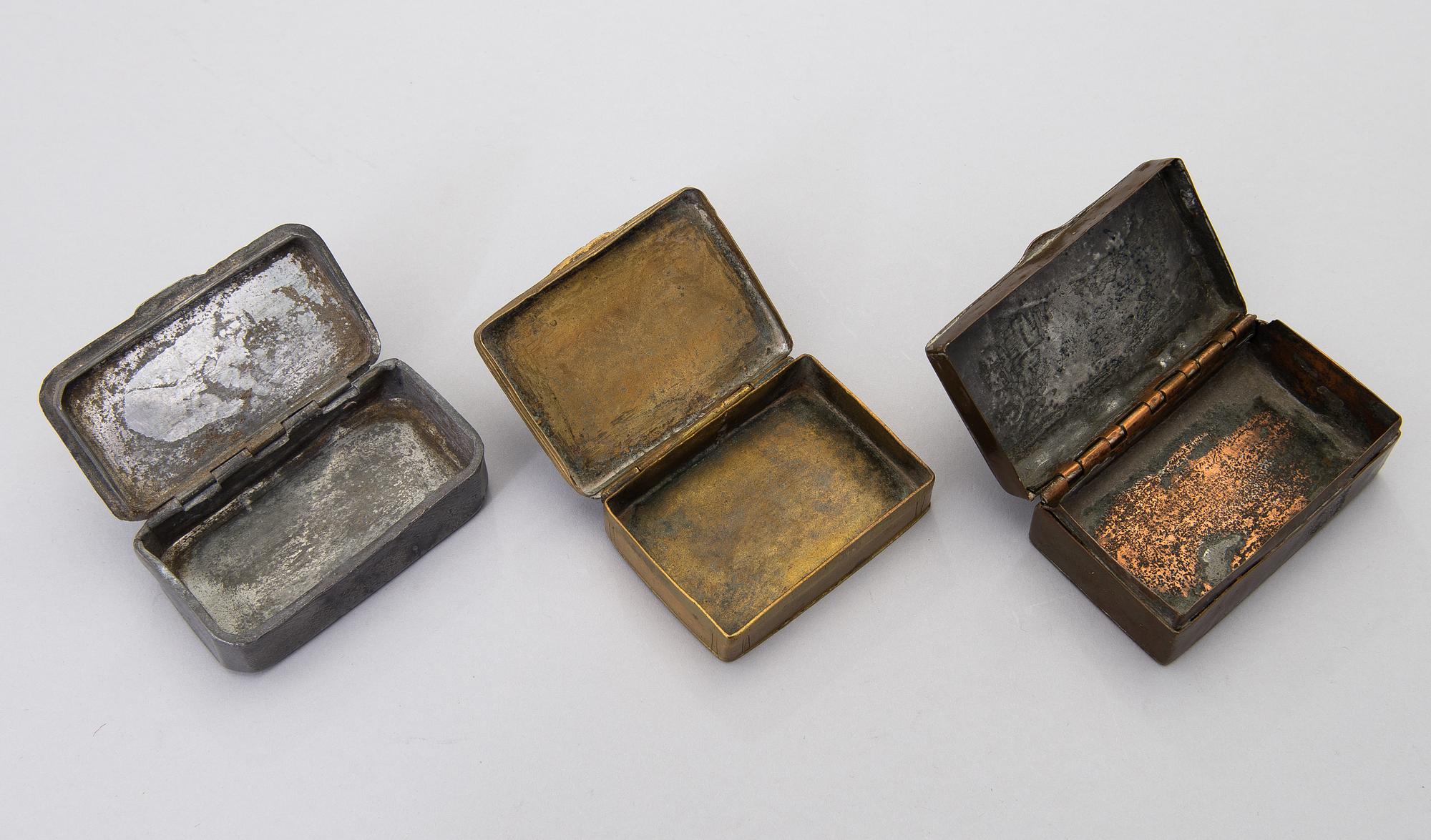 Ten 19th century snuff boxes, one from the 18th century. Sweden, Finland, Holland.