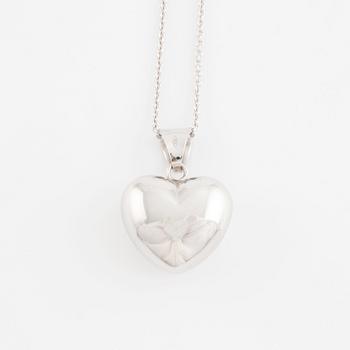 White gold heart necklace.