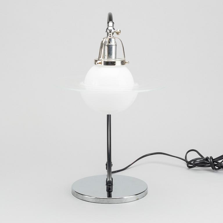 BORDSLAMPA, Saturnus-modell 1900-talets andra hälft.