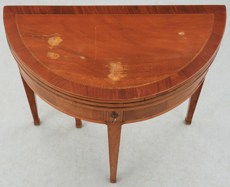 SPELBORD, sengustavianskt omkring år 1800.