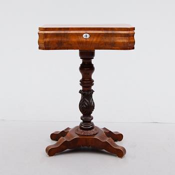 DAMARBETSBORD, senempir, 1800-talets mitt.