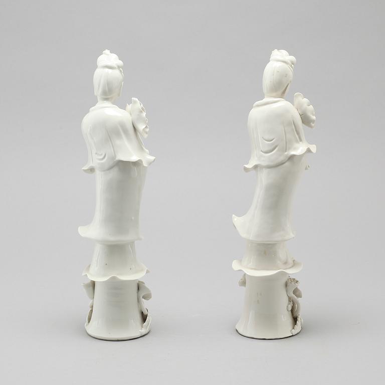 Two blanc de Chine figurines of Guanyin, 20th Century.