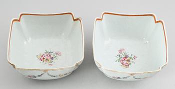 SKÅLAR, 1 par, porslin, Kina, Qianlong 1736-1795.