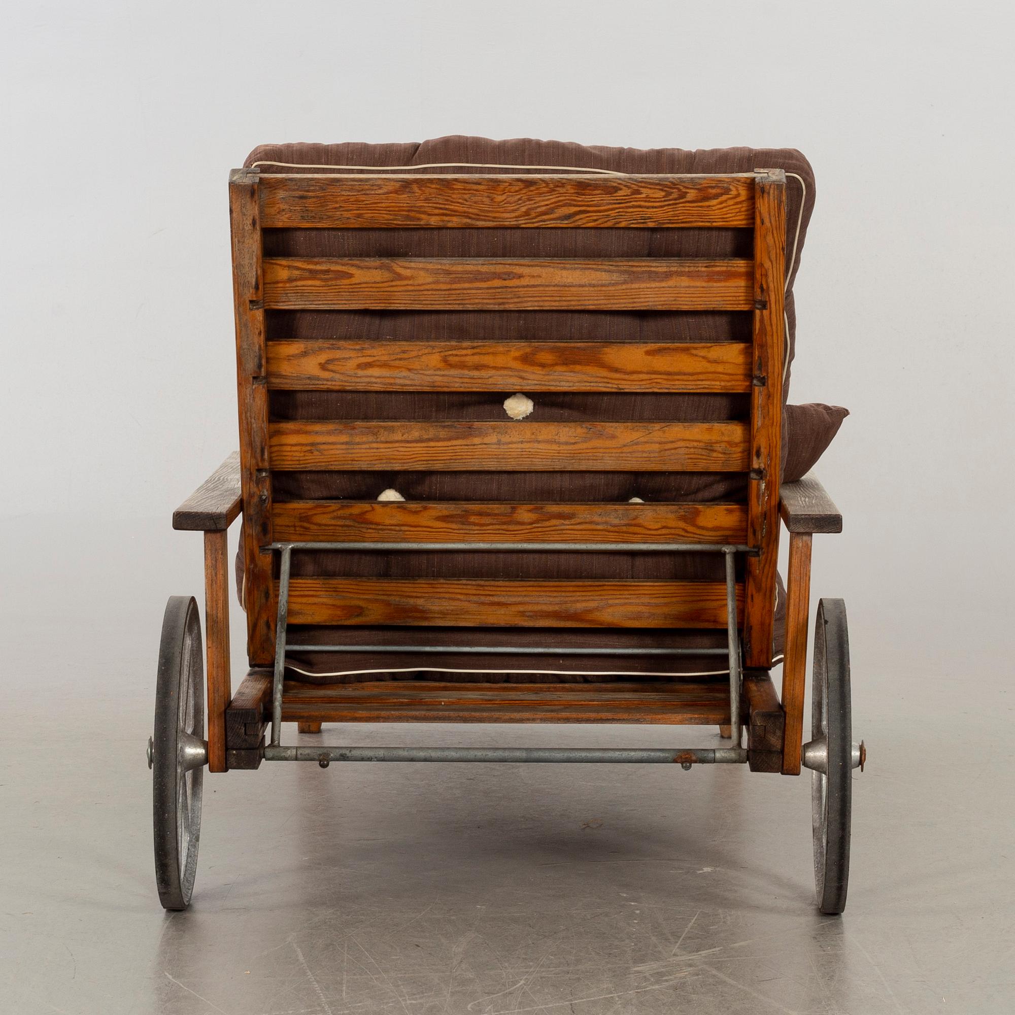 ELSA STACKELBERG, a pine deck chair from Fri Form, Edsbruk.