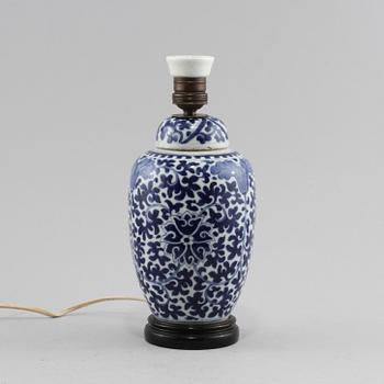 BORDSLAMPA, porslin, Kina, 1800-tal.