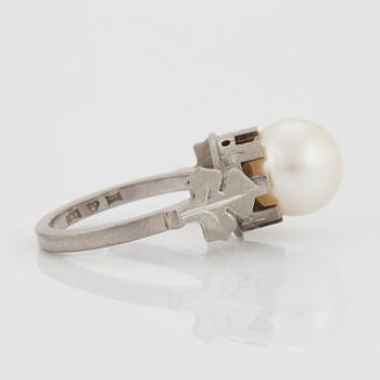 Wiwen Nilsson, ring, 18K vitguld med pärla, Lund 1958.