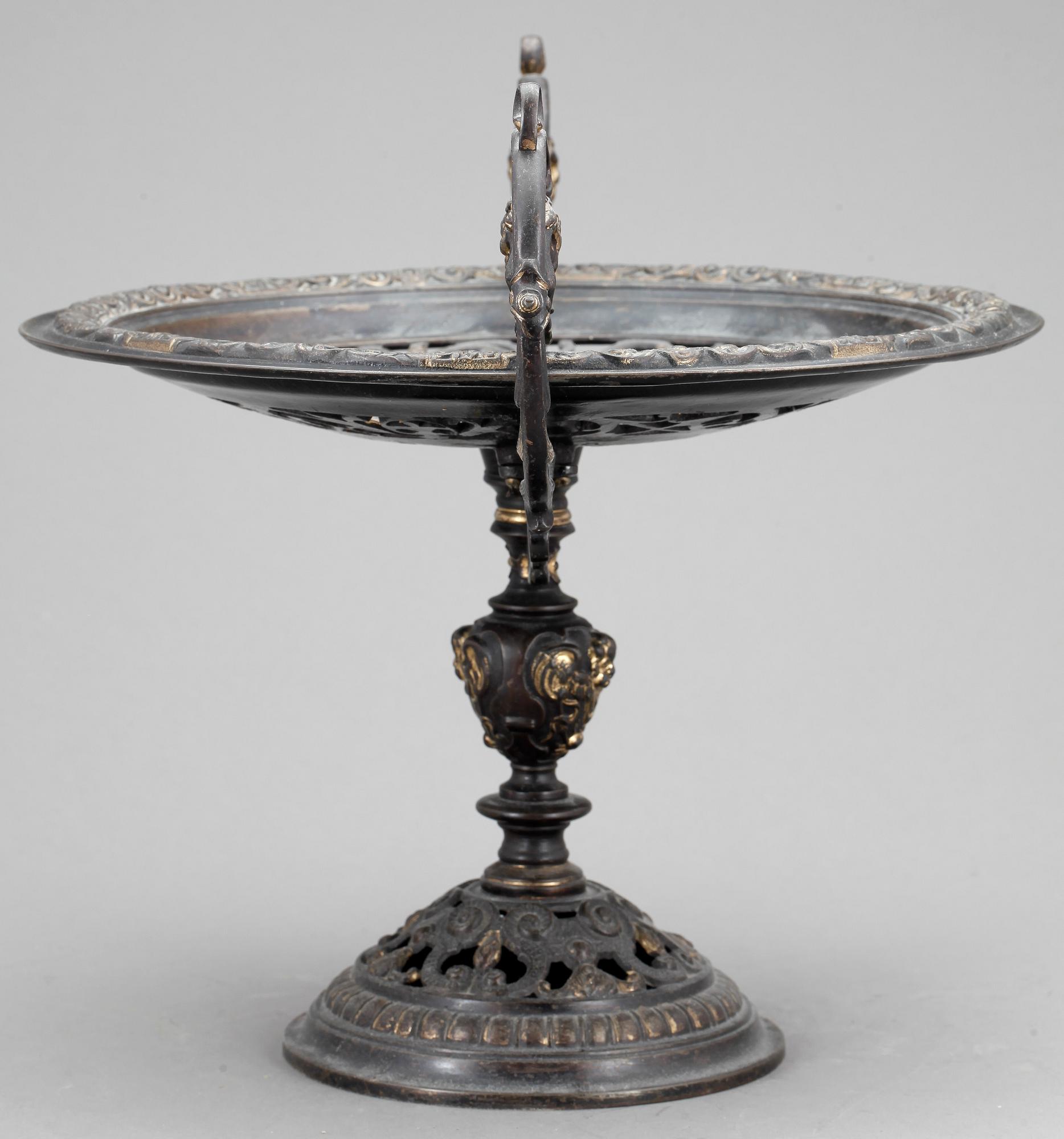 TAZZA, gjutjärn, omkring sekelskiftet 1900.