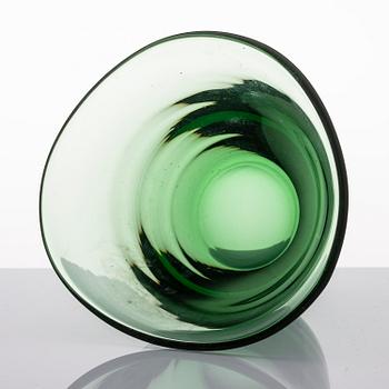 GUNNEL NYMAN, a bowl, Turned, mold-blown green glass. Model 38/1123. Riihimäen Lasi Oy, 1938.