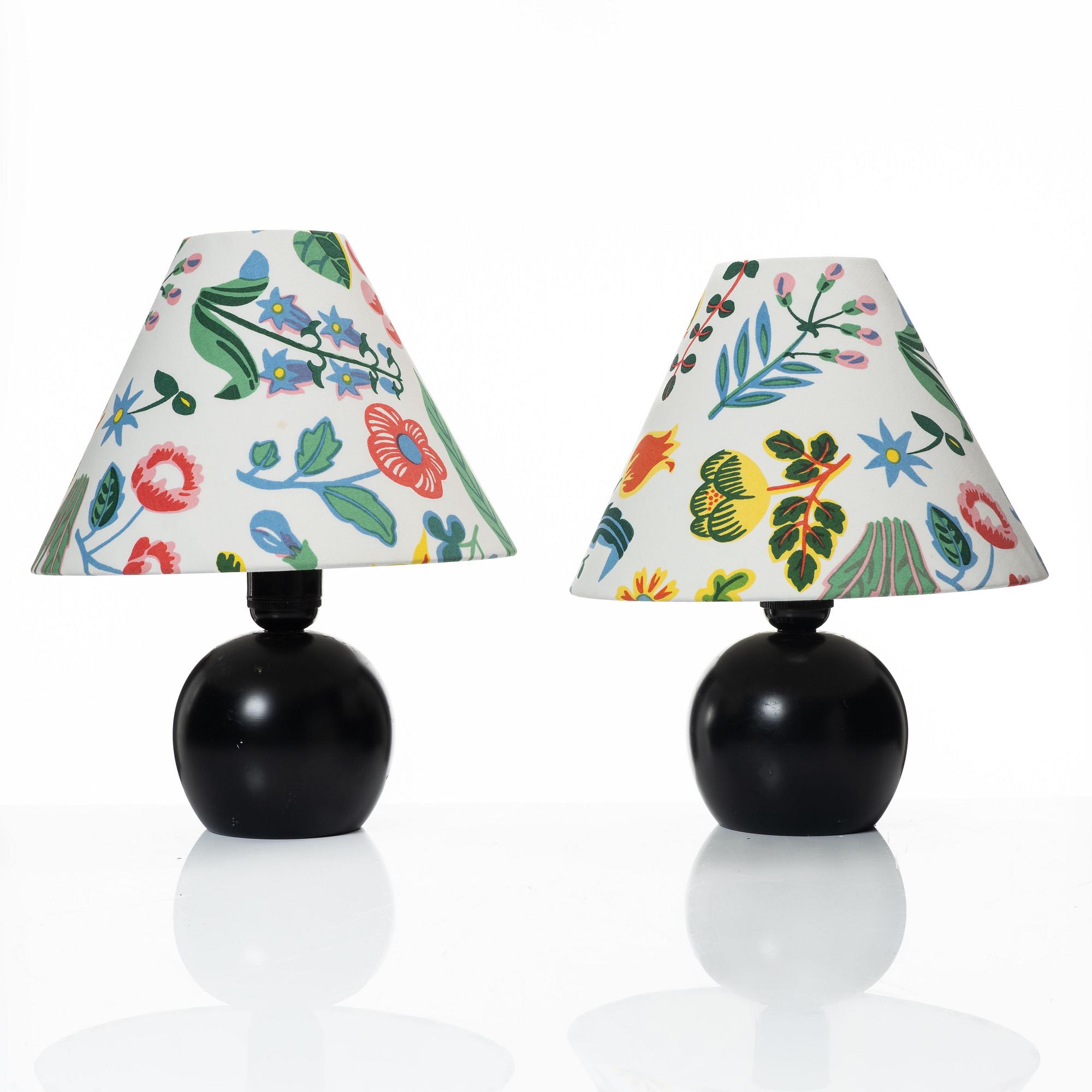 Josef Frank, a pair of model 2575 table lamps, Svenskt Tenn.