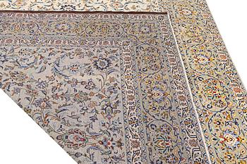 A Kashan carpet a. 380 x 260 cm.