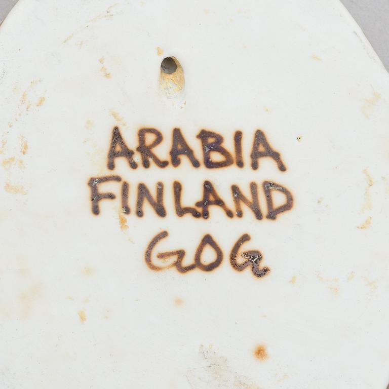 Gunvor Olin-Grönqvist, seinäkoristeita, 6 kpl, keramiikkaa, signeeraut. Arabia.