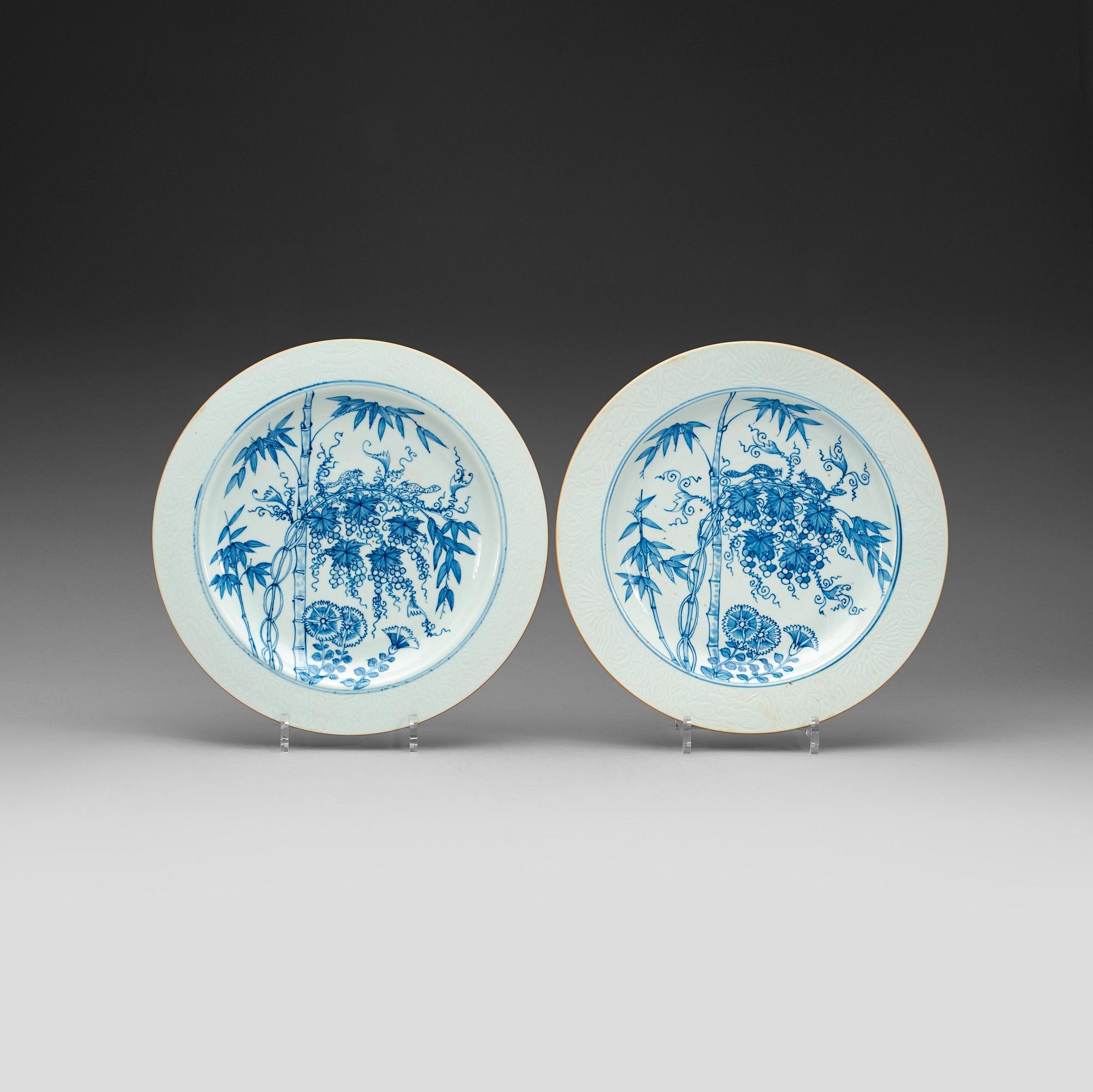 A pair of blue and white dishes, Qing dynasty, 18th century.