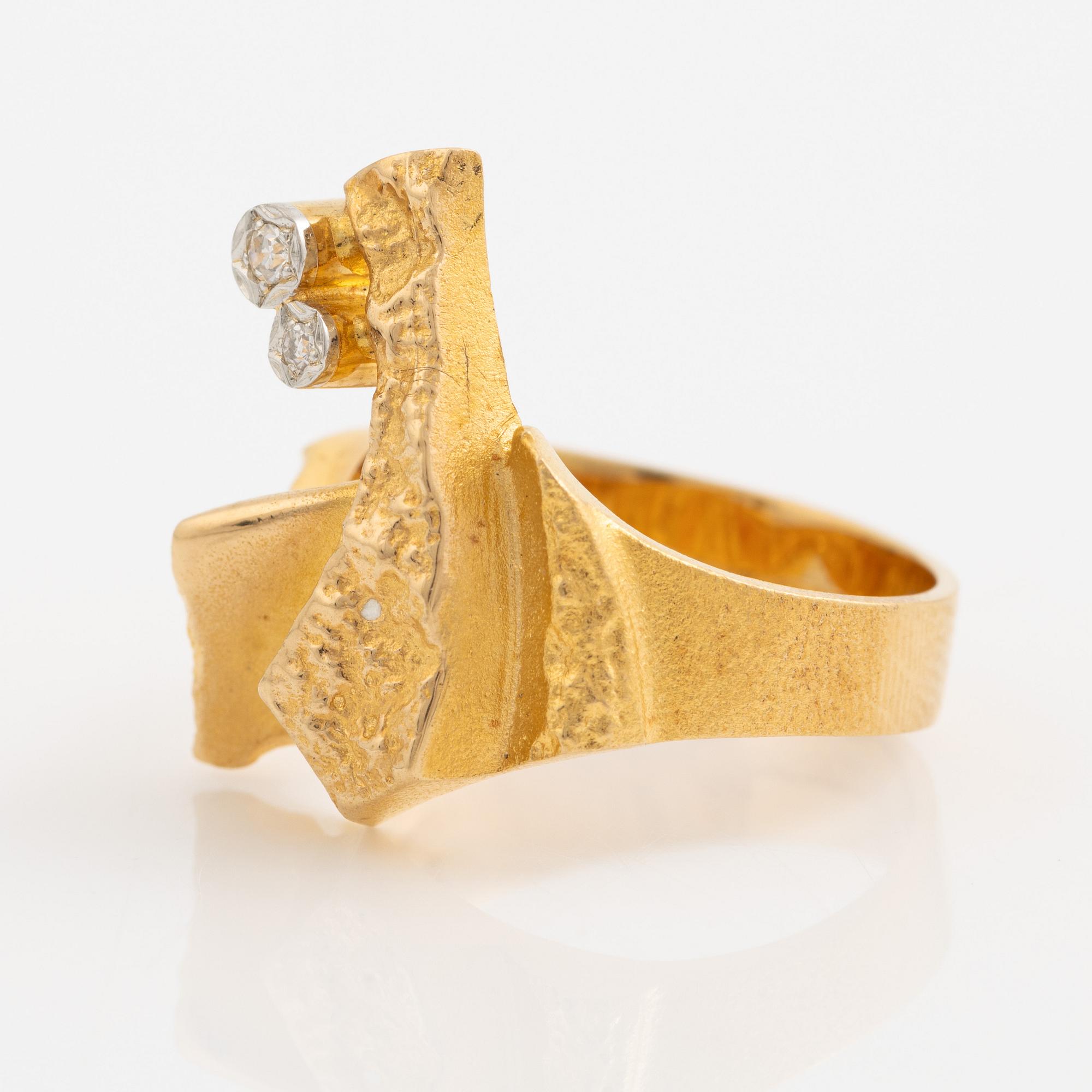 Björn Weckström, ring, 18K guld med åttkantslipade diamanter, Finland 1979. För Lapponia.