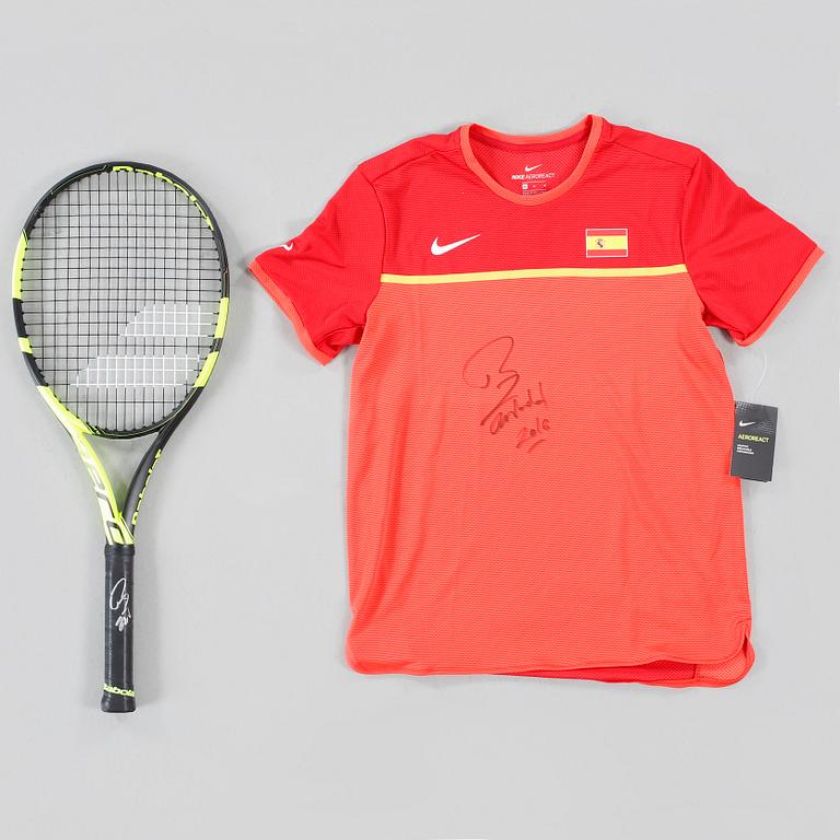 NADAL-KIT, tröja samt racket signerade av Rafael Nadal.