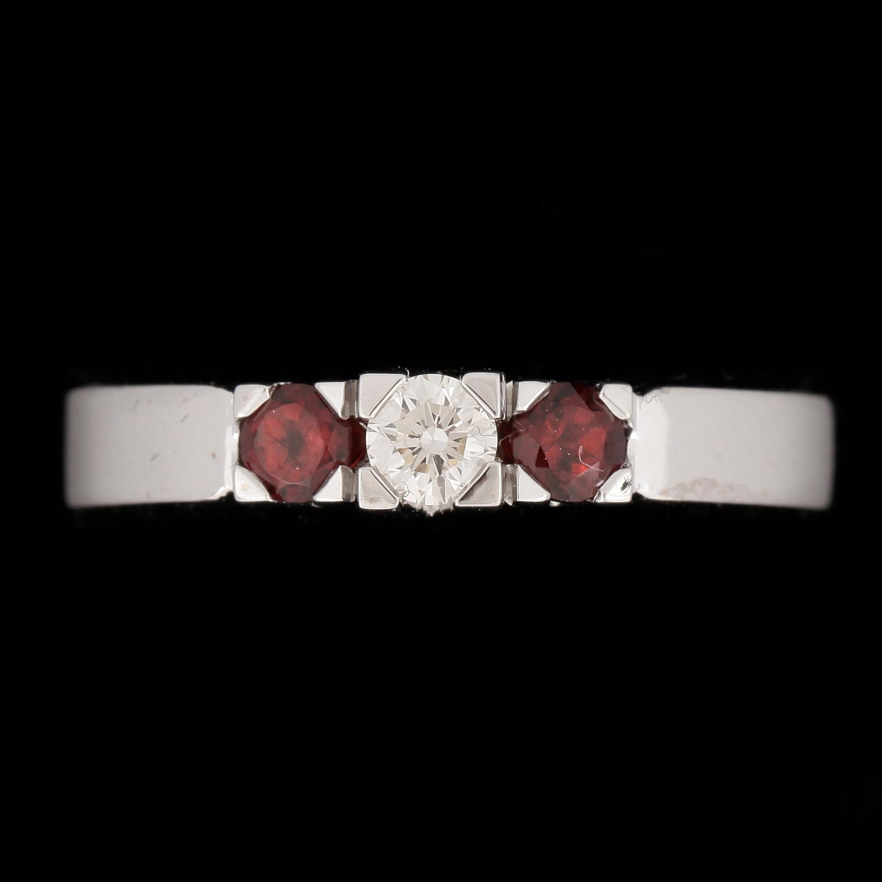RING, 14k guld med diamant 0,13ct och granater tot 0,30ct. Vikt tot 3,51gram.