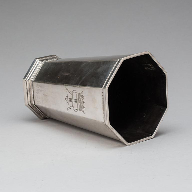 BÄGARE, silver. GAB, Stockholm, 1935. Vikt ca 714 g.