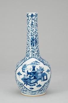 A blue and white vase, Kangxi-style, 19th Century.