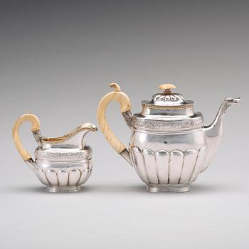 Gustav Lindgren, kaffekanna och gräddkanna, silver, S:t Petersburg 1827.
