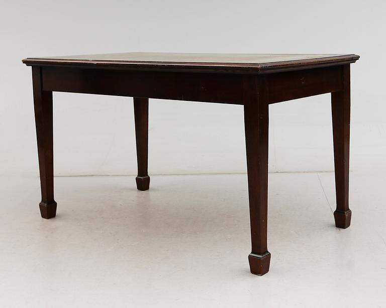 SKRIVBORD, England, 1900-talets andra hälft.