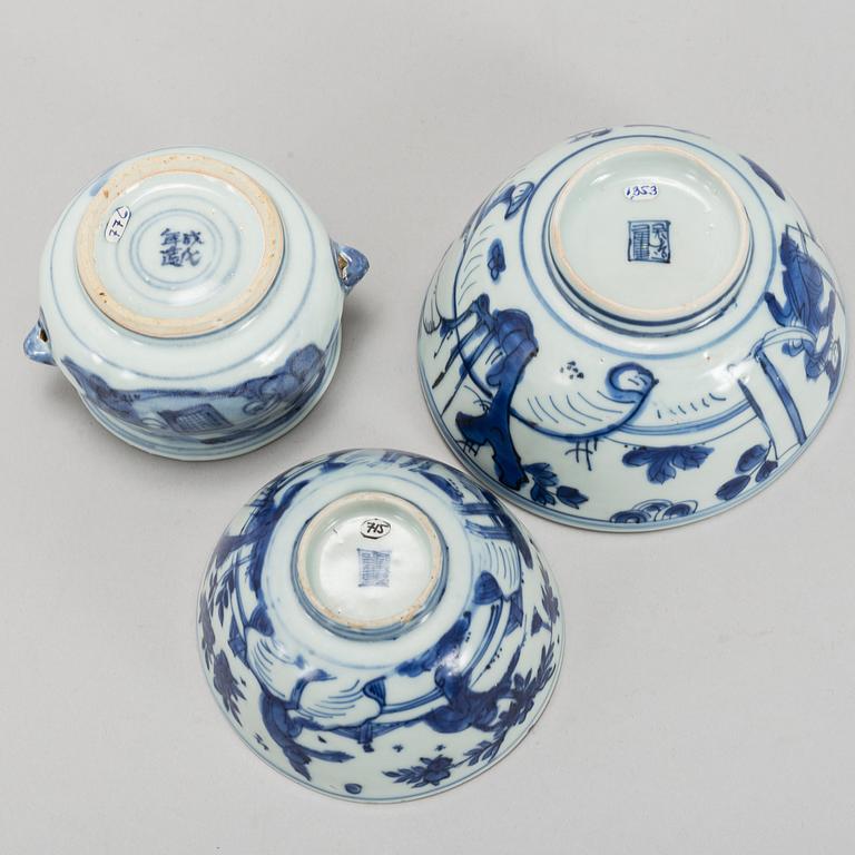 Two blue and white bowls and a censer, Ming dynasty (1368-1644).