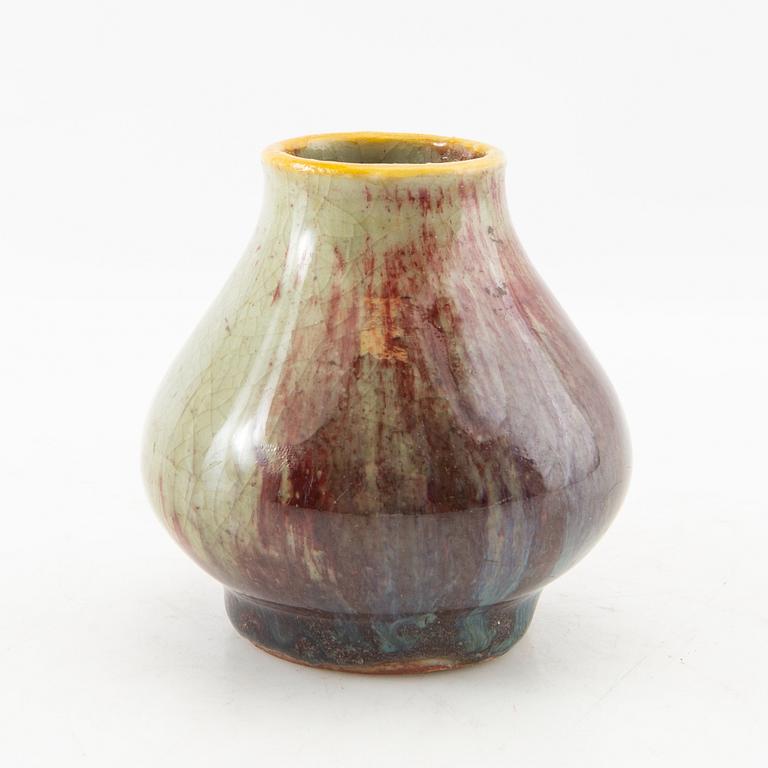 A Chinese vase, 20th century.