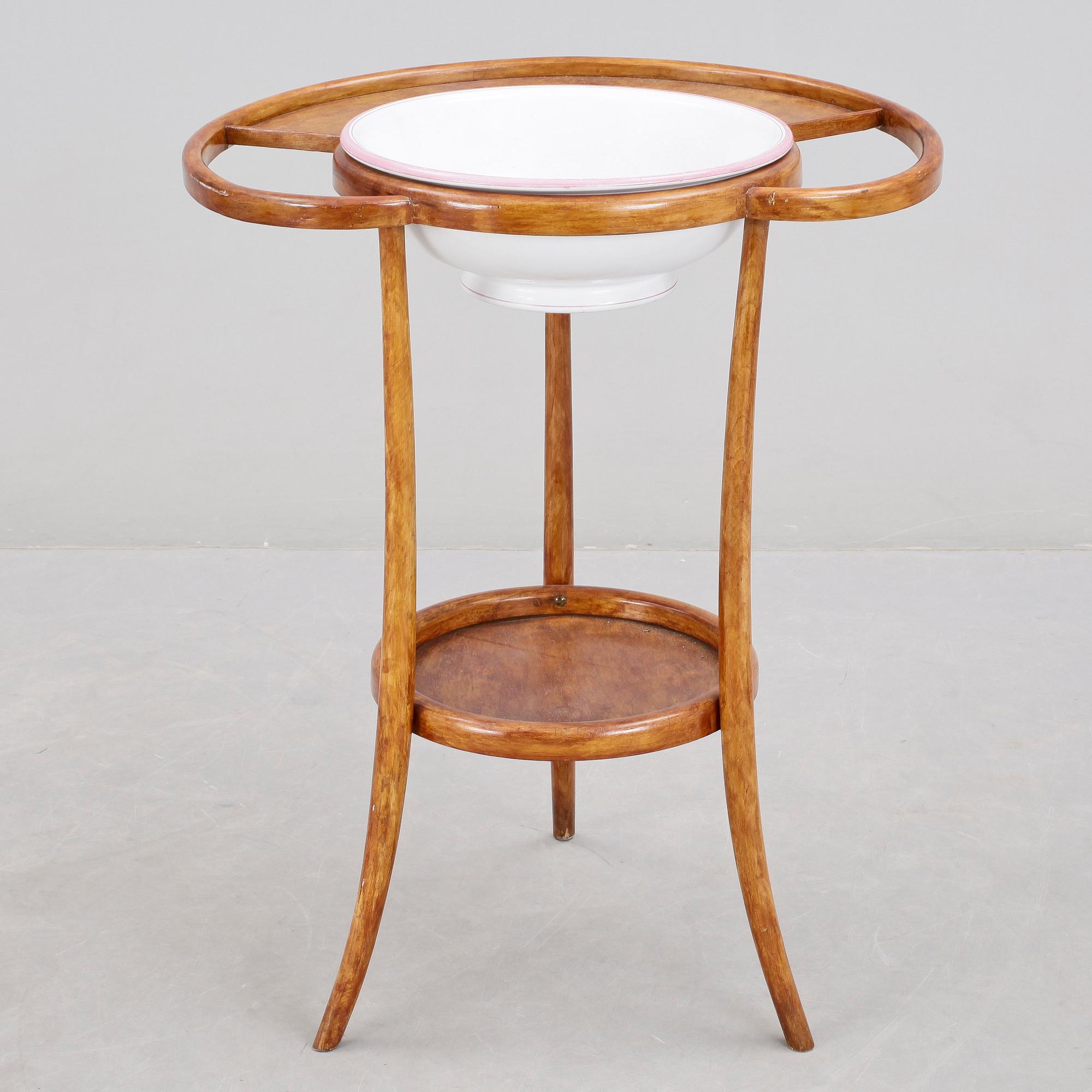 TVÄTTSTÄLL, W Baumann samt tvättskål Cauldon Place, England, 1800 resp 1900.