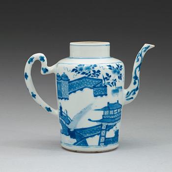 A blue and white tea pot, Qing dynasty Kangxi (1662-1722).