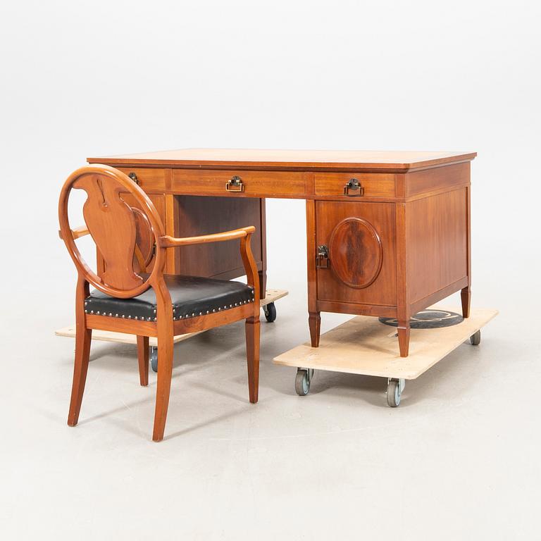 Skrivbord  med stol NK (Nordiska Kompaniet) tidigt 1900-tal.