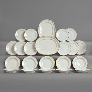 26. An Chinese Export service, Qing dynasty, Qianlong (1736-95). (47 pieces).