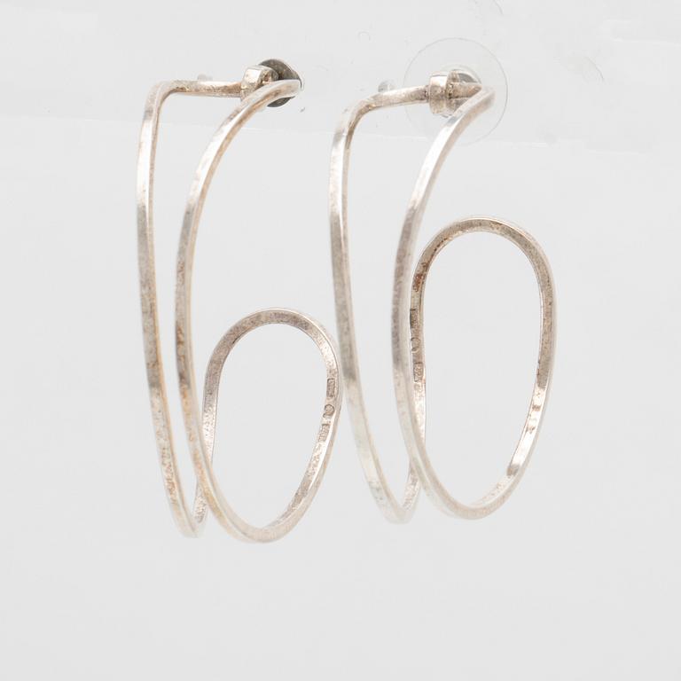 A silver "Loop cuff" bangle and a pair of earrings by Efva Attling.