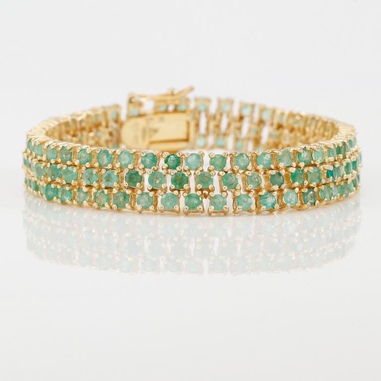 ARMBAND, förgyllt silver och smaragder.