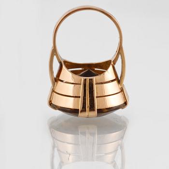 RING, 18K guld med fasettslipad citrin, Gelander-Bergdahl, Göteborg, 1959. Vikt 15,7 gram.
