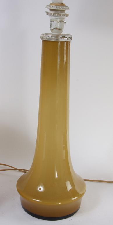 BORDSARMATURER, ett par, glas.