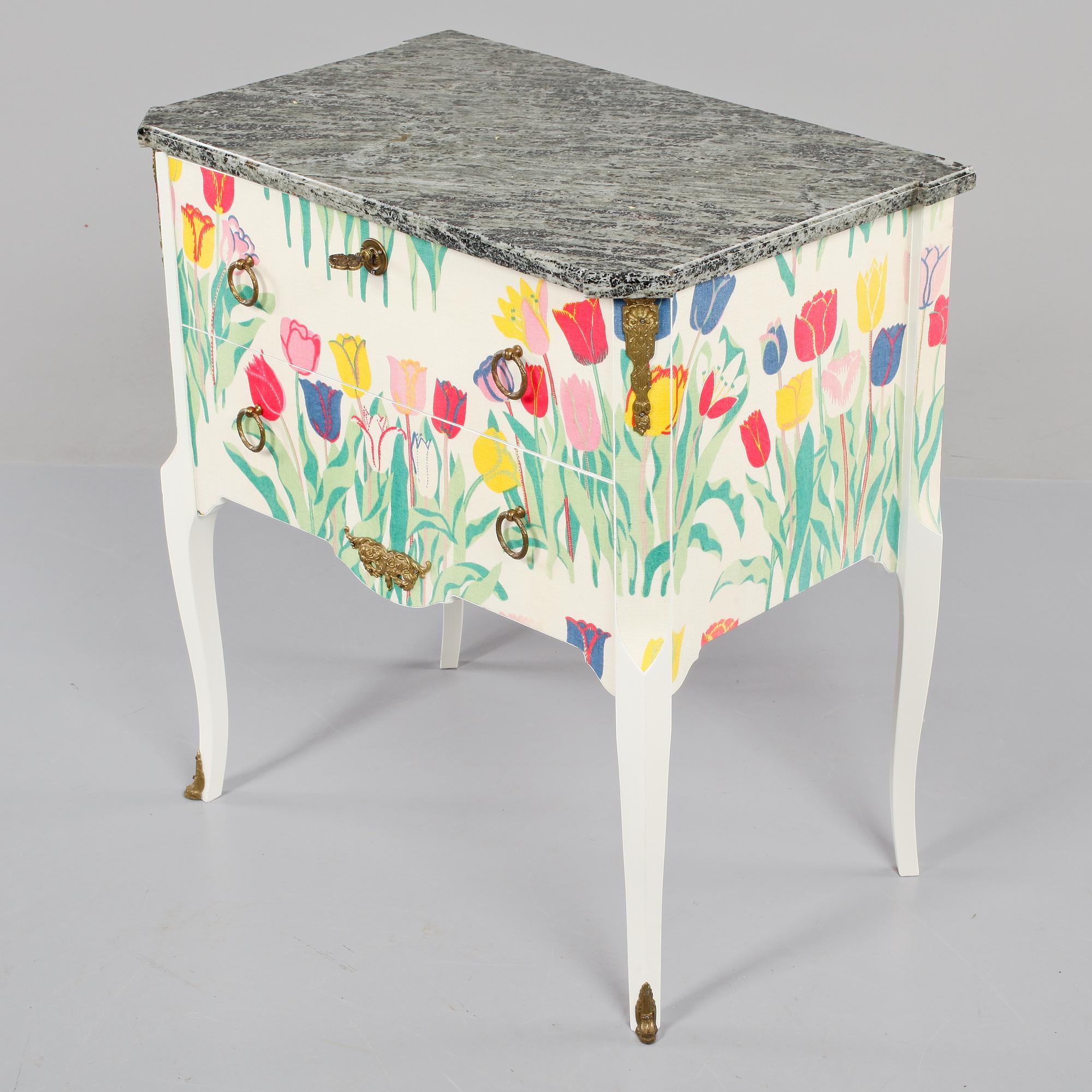 BYRÅ, gustaviansk stil, omkring 1900-talets mitt.