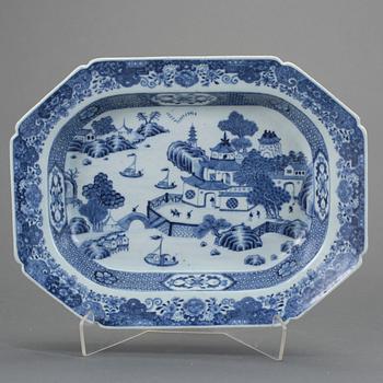 SKÅLFAT, porslin. Kina, Chien Lung 1736-1795.