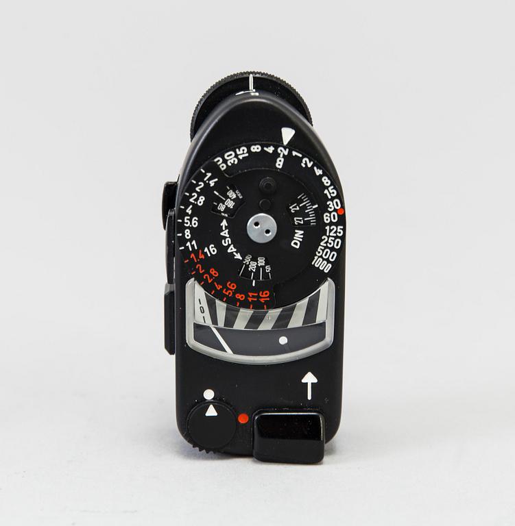 a black body Leica M4-P camera with no 1605951 made by Leitz Canada in 1982. With two lenses and a Leica Meter.