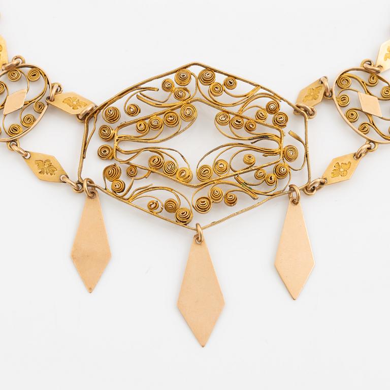 Collier 18K guld, filigranarbete, troligen omkring sekelskiftet 1900.