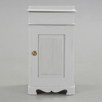 POTTSKÅP, gustaviansk stil, omkr år 1900.