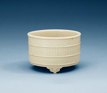 1424. A Blanc de Chine tripod censer, Qing dynasty, Kangxi (1662-1722).