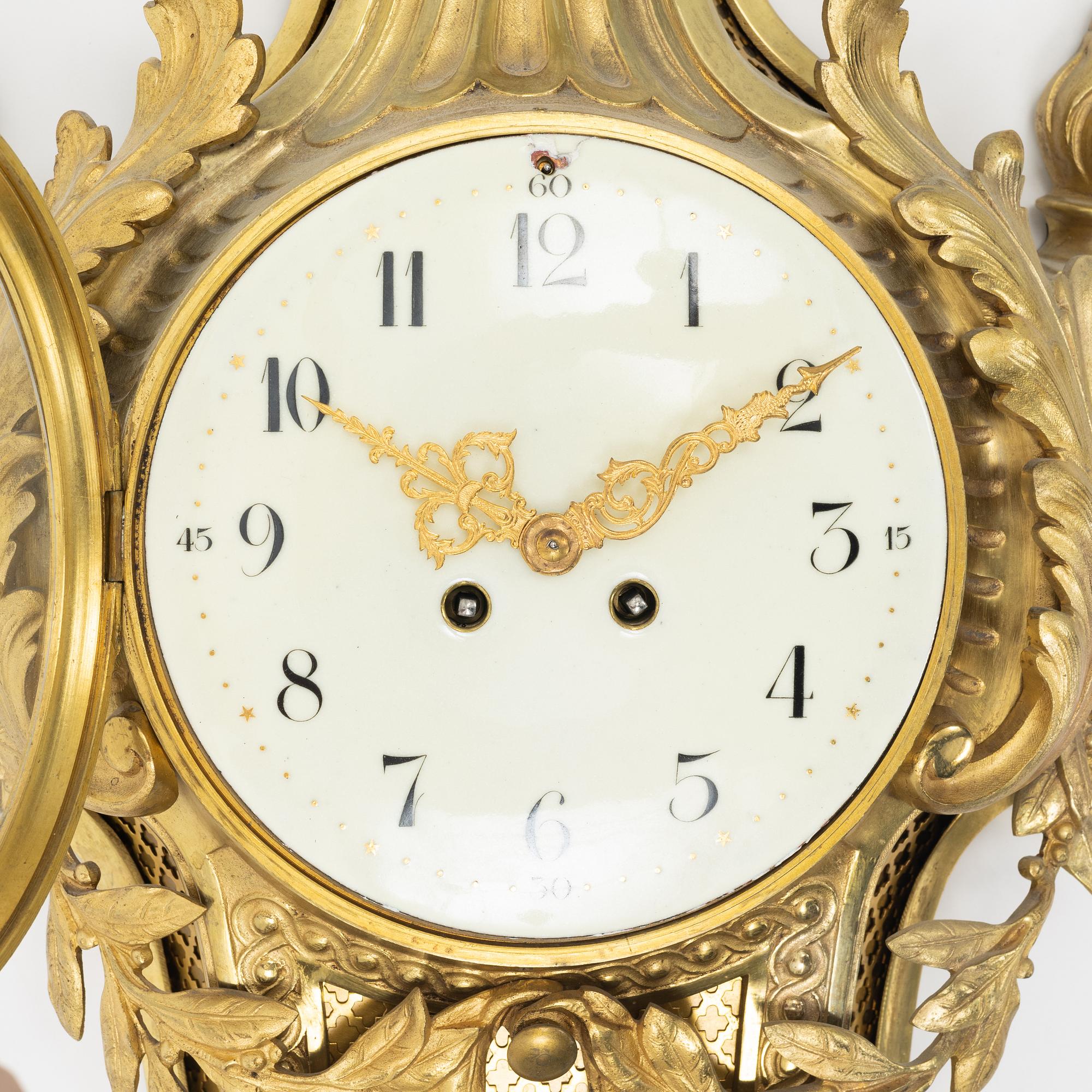 Väggpendyl, brons, Louis XVI-stil, Frankrike, omkring 1900.