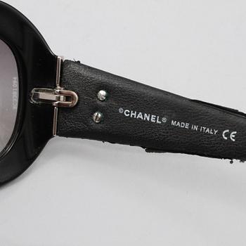 SOLGLASÖGON, Chanel.